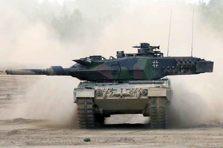 Almaniya Ukraynaya  köhnəlmiş   tanklar verir
