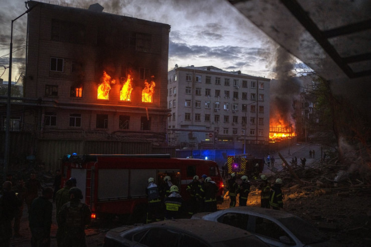 Rusiya Xarkovda binanı vurdu, ölən və yaralananlar var