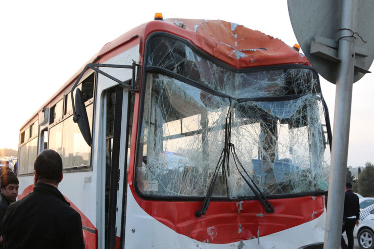 Bakıda avtobusun əyləci tutmadı, 9 maşını əzdi 