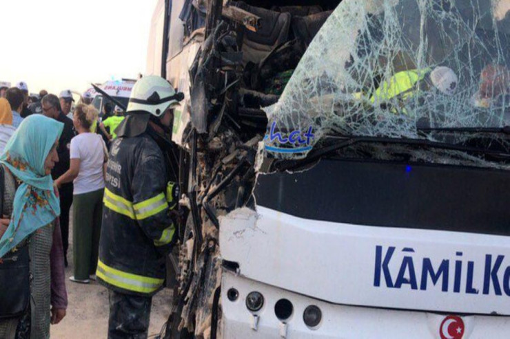 Avtobusla TIR toqquşdu,  23 nəfər  