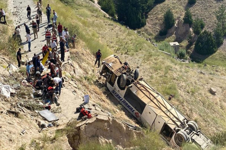 Sərnişin avtobusu 50 metr hündürlükdən aşdı, ölənlərin və yaralıların sayı açıqlanıb -FOTO  -YENİLƏNİB 