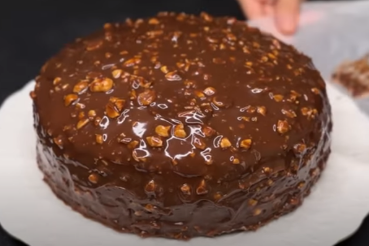 Ağızda əriyən şokoladlı tort resepti - Tort Ferrero Rocher 
