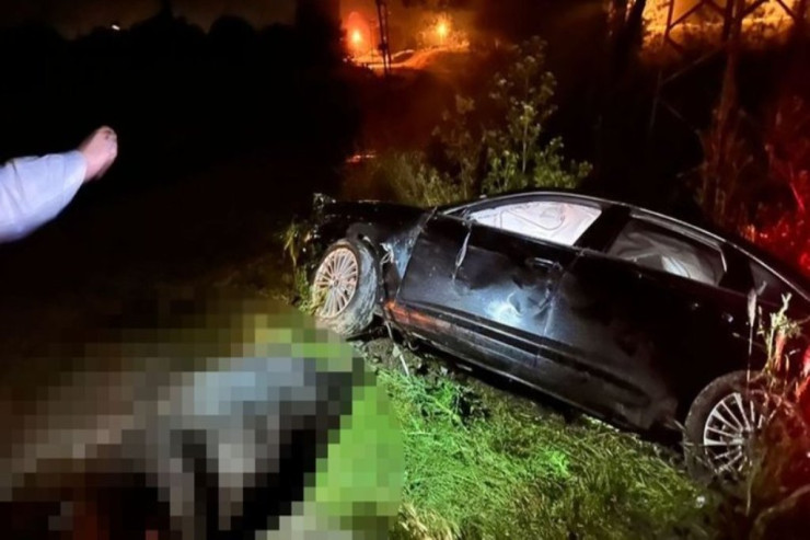 Deputat və oğlu yol qəzasında yaralandılar - FOTO 