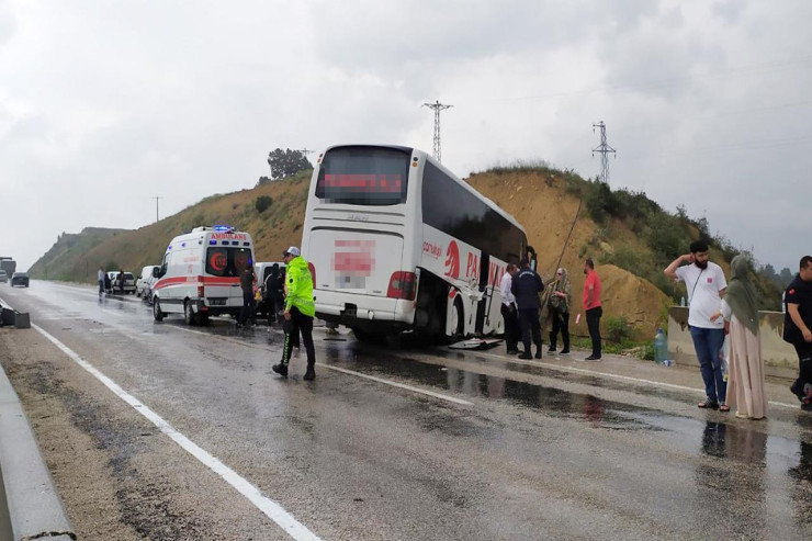 Avtobus dərəyə aşdı, 10 nəfər... 