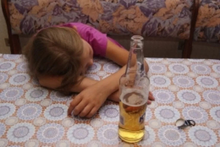 Pivə içən  məktəbli qız öldü