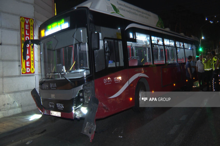 "Baku Bus"ın avtobusu qəzaya düşdü - FOTO 