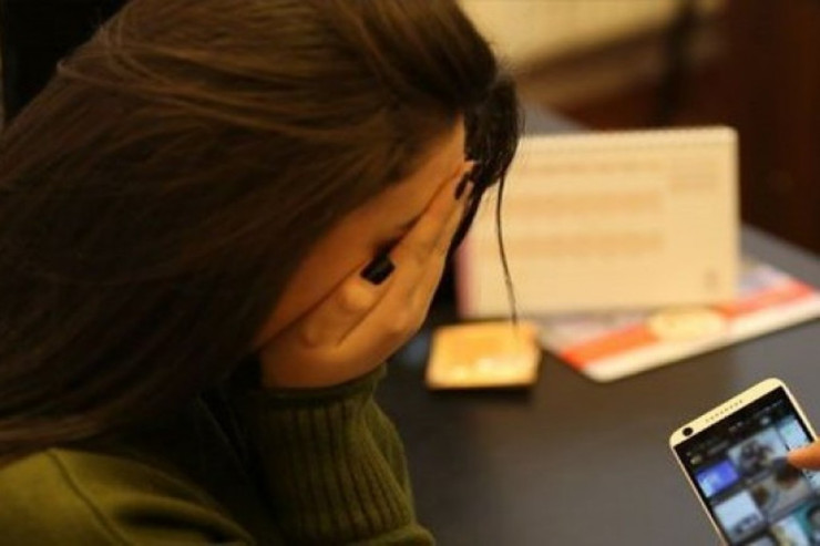 Xırdalanda  gənc qızı şəkilləri   ilə şantaj etdilər