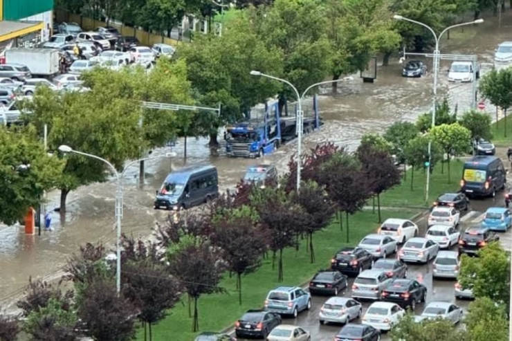 Leysan yağışları Tbilisidə ciddi problemlər yaratdı