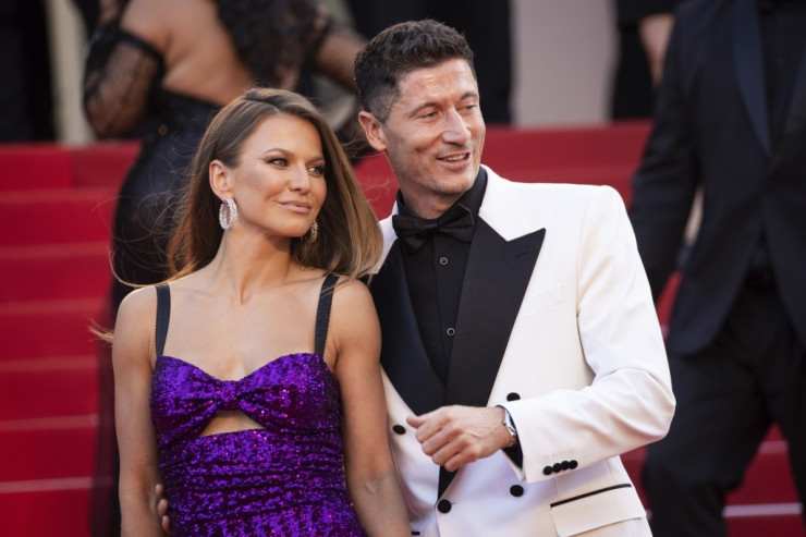 Döyüşə  arvadı   gedir