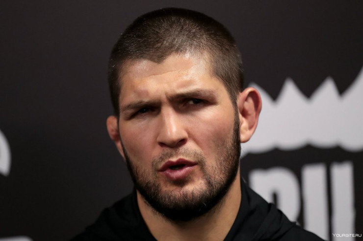 Əmisi oğlunu  ingilis dilini   zəif bildiyinə görə tənqid etdi