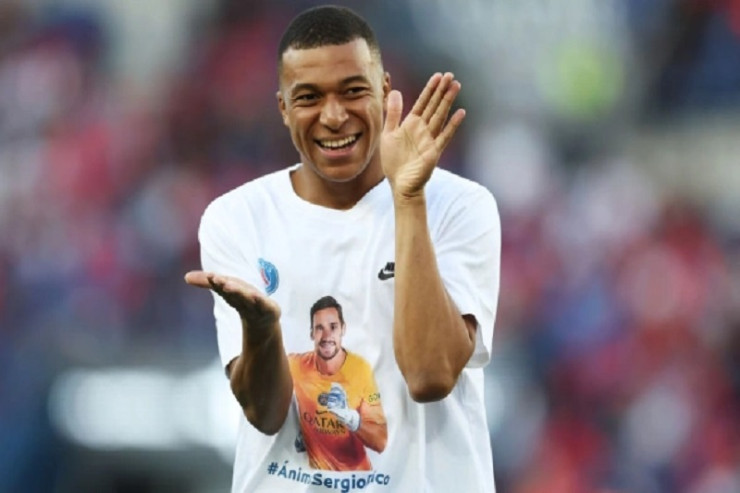 Mbappe "Real Madrid"lə müqavilə bağladı