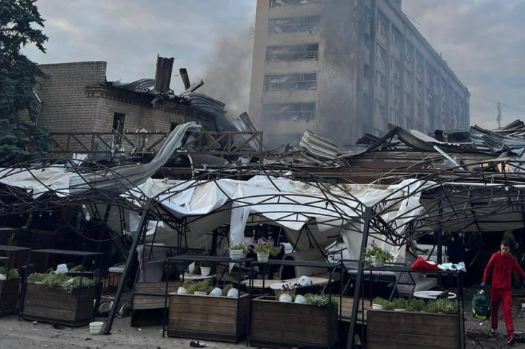 Rusiya bu şəhəri raketlə vurdu:  Ölənlər var  