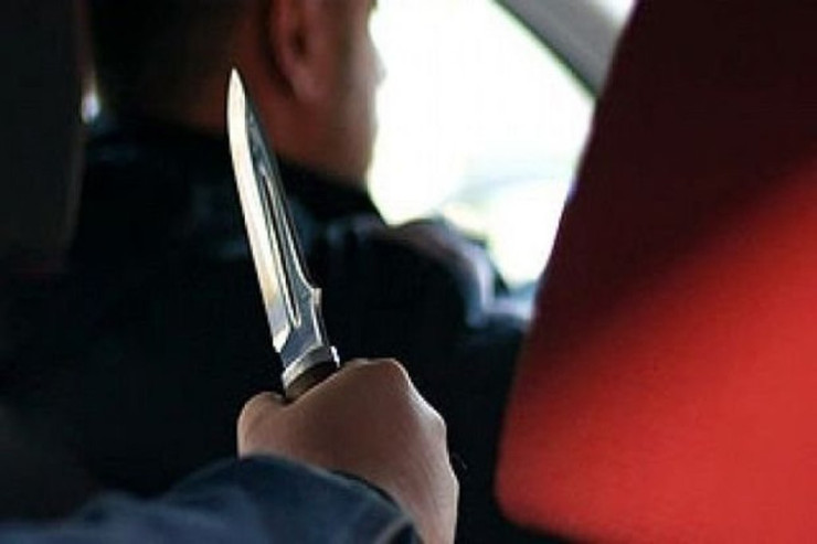 Sumqayıtda sərnişin taksi sürücüsünə bıçaq çəkib pulunu aldı 