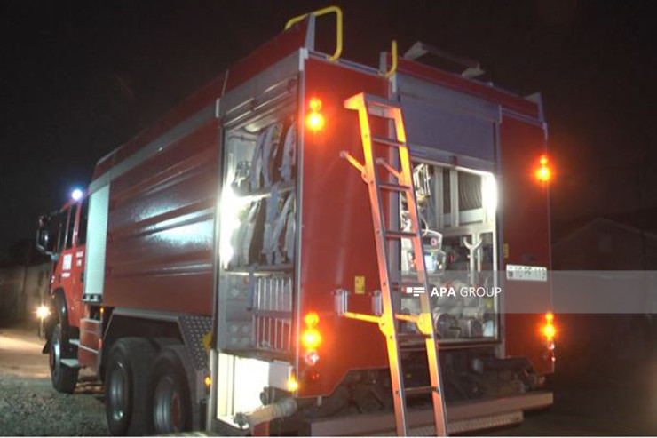 Tovuzda ikimərtəbəli ev yandı