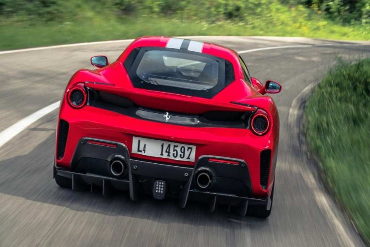 Yarım milyonluq “Ferrari” sifariş edib: Amma  maşın sürə bilmir 