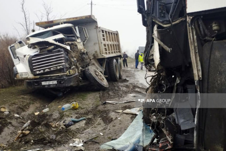 "Mingəçevir" futbol klubunun avtobusu qəzaya düşdü, yaralılar var  - FOTO  - YENİLƏNİB 