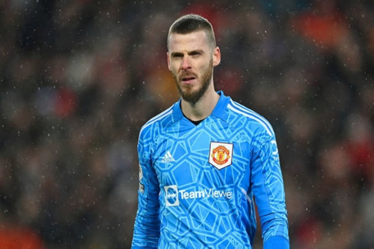 Müqaviləsini uzatmaq istəyir,  maaşının azaldılmasına   da hazırdır