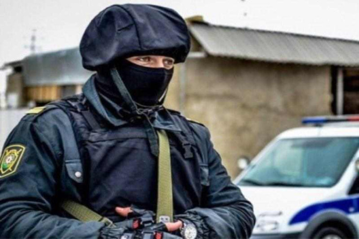 Ağdaşda məktəbdən 12 minlik  OĞURLUQ: yeniyetmələr tutuldu