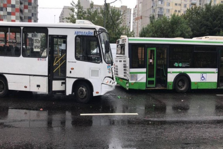 2 avtobus toqquşdu, xəsarət alanlar var