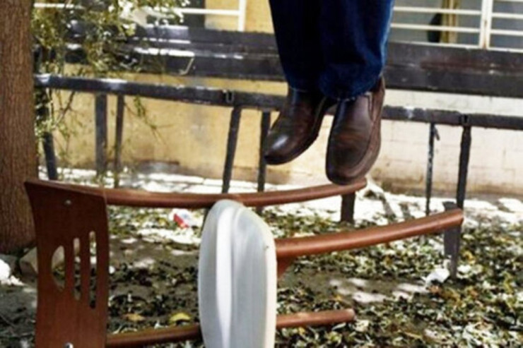 Bakıda keçmiş məhkum özünü asdı 