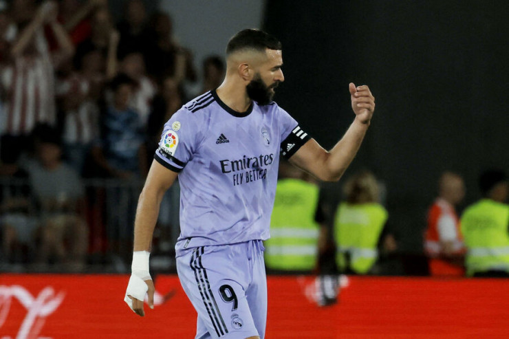 Benzema "Liverpul"la oyunda zədələndi