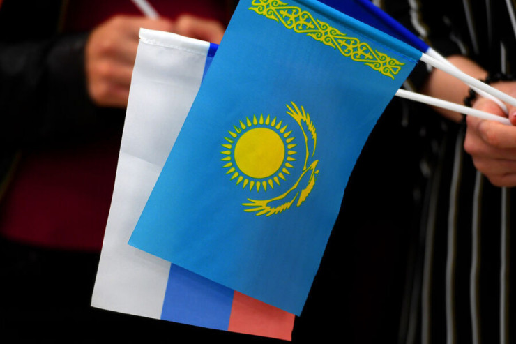 Qazaxıstan Rusiyaya görə Qərb sanksiyaları ilə üzləşmək istəmir 