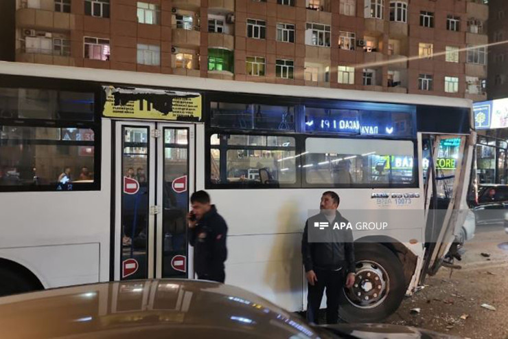 Bakıda avtobus 9 maşına çırpıldı, yaralılar var-FOTO -YENİLƏNİB 