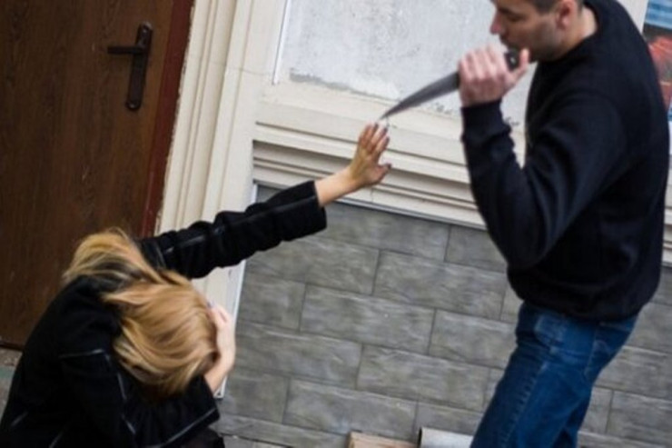 Azərbaycanda AİLƏ DRAMI  – Keçmiş arvadını kürəyindən vurdu