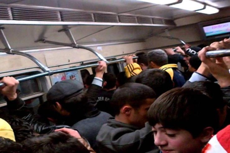 Bakı metrosunda DAVA : 33 yaşlı kişi döyüldü