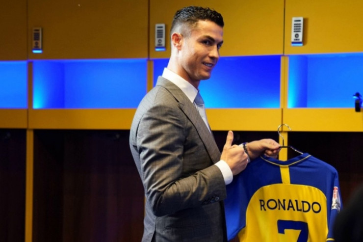 Ronaldo ən çox qazanan idmançı oldu - FANTASTİK RƏQƏM 