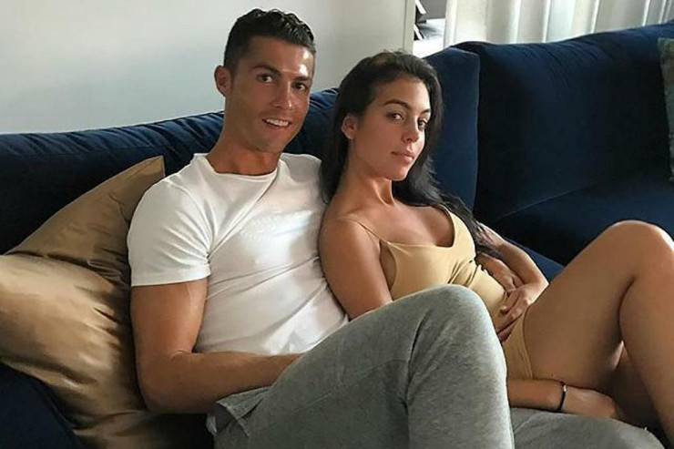Ronaldonun sevgilisi  yarıçılpaq şəkillər   yaydı – “Ərəbistan şokdadır”