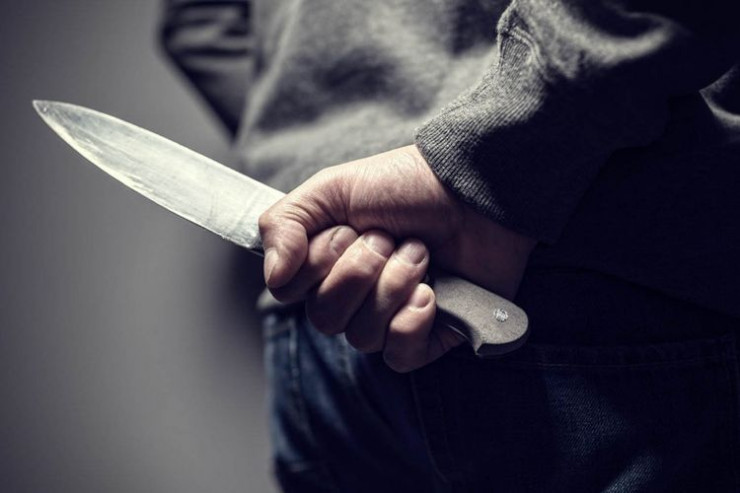 65 yaşlı kişi bıçağı gənc oğlanın sinəsinə SANCDI - Bakıda qandonduran olay 