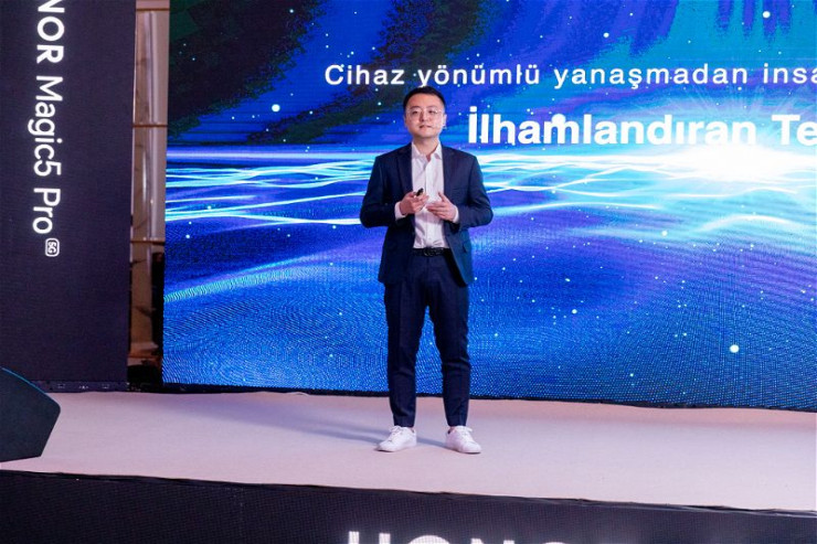 HONOR yeni Magic5 Pro smartfonunu Azərbaycanda təqdim edir