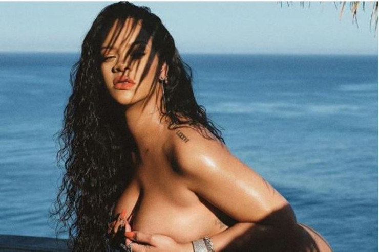 Hamilə Rihannadan açıq-saçıq FOTOLAR 