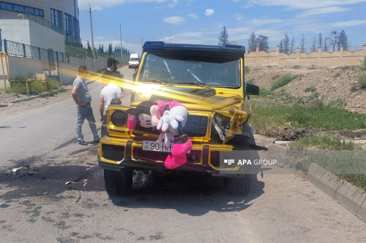 "Gelandewagen" "Jiquli" ilə toqquşub aşdı -FOTO 