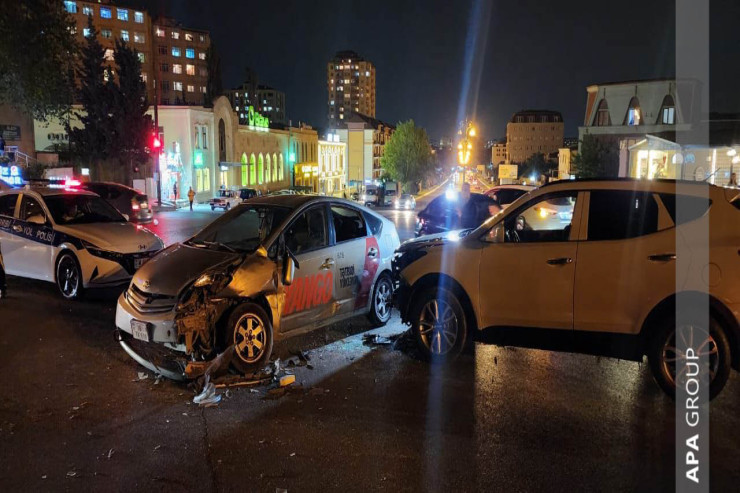 Bakıda avtomobillər toqquşdu, iki nəfər...  - FOTO 