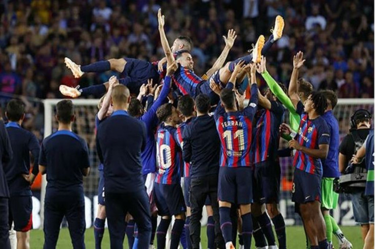 “Barselona” əfsanəvi futbolçuları ilə vidalaşdı - VİDEO 