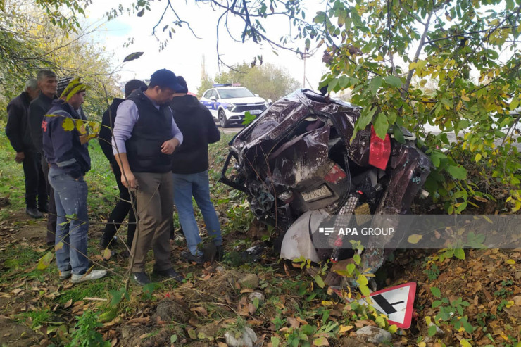 Şabranda yük və minik avtomobili toqquşdu, ana və qızı yaralanıb - FOTO 