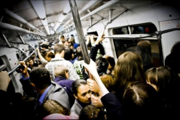 Metroda cibgirlik edən tutuldu