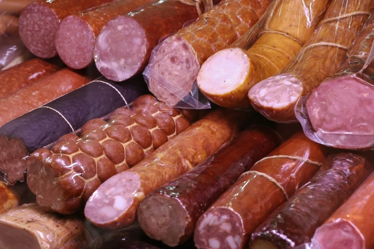Kolbasa oğurlamaq üçün xəstəxanadan qaçdı 