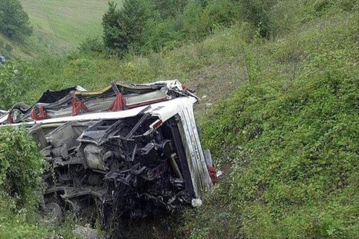 Avtobus aşdı: 4 ÖLÜ, 15 YARALI 