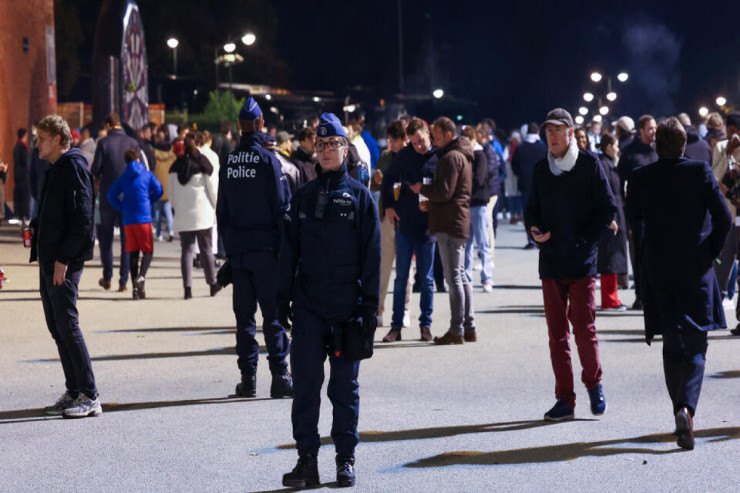 35 min azarkeşə stadiondan çıxmağa  icazə verilmədi  