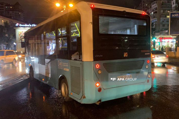 Bakıda avtobus qəza törətdi, sərnişinlər... 