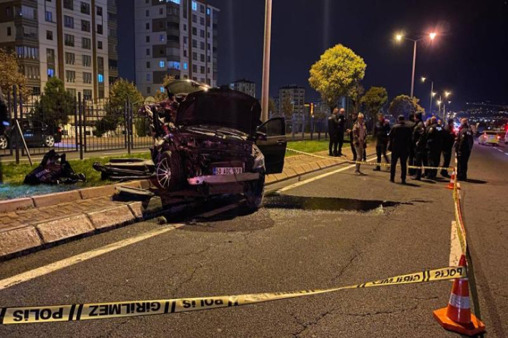 TIR minik maşınına çırpıldı, ölən var