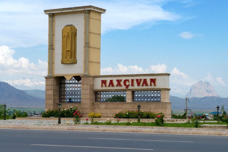 Naxçıvanda mağazadan  15 min manat   oğurlandı