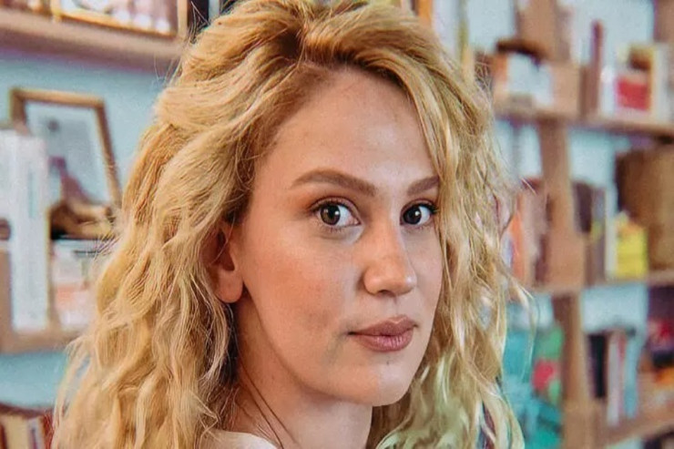 Məşhur aktrisaya beynəlxalq mükafat verildi 