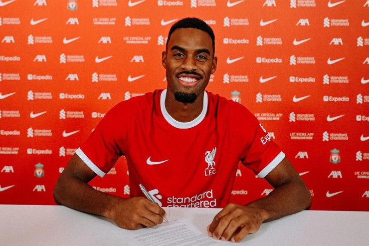 “Liverpul” “Bavariya”nın yarımmüdafiəçisini transfer etdi