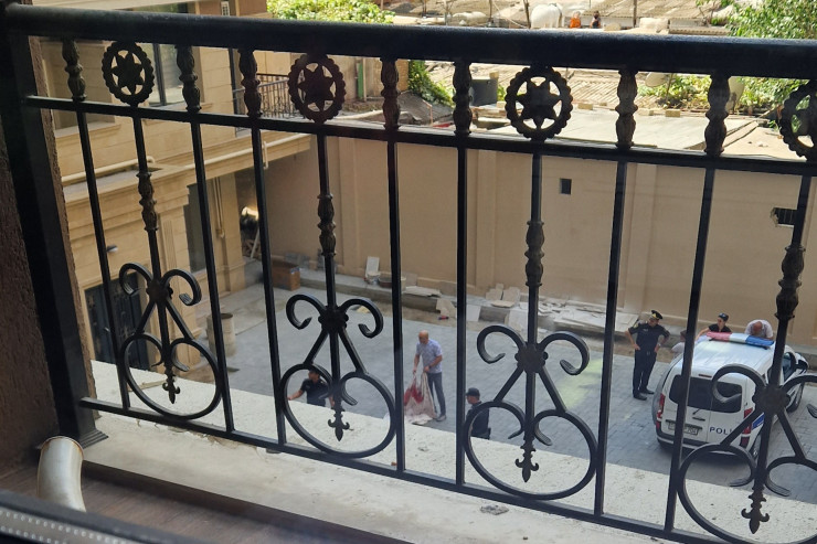 Bakıda məktəbli qız özünü binadan atdı 