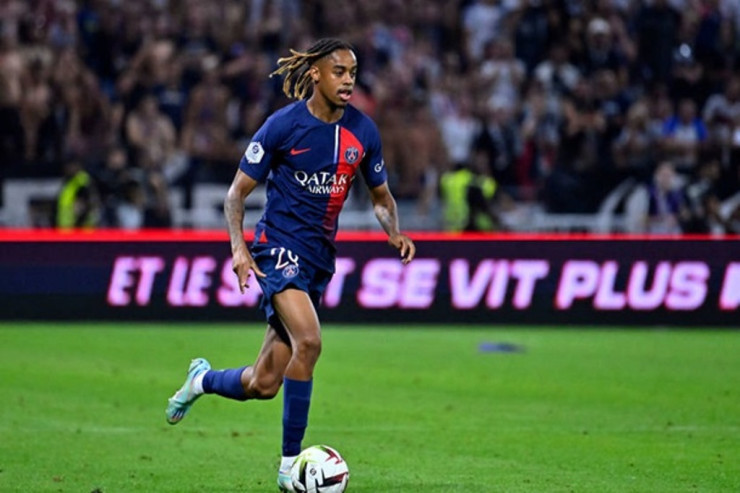 Azarkeşlər PSJ-yə keçən futbolçunu təhqir etdilər 