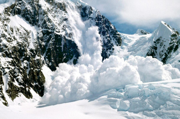 İranda qar uçqunu: Ölənlər var